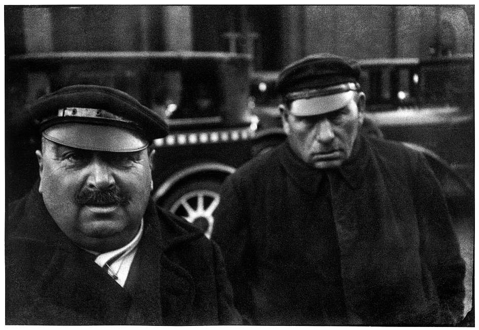 Henri CARTIER-BRESSON, Taxi Drivers, Berlin
1931