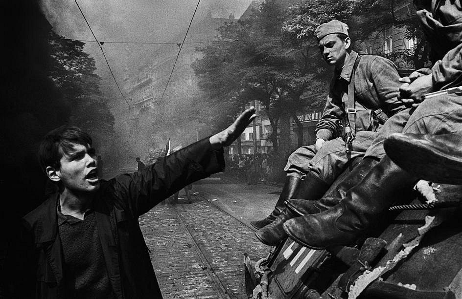 Josef KOUDELKA, Prague
1968, Digital inkjet print mounted