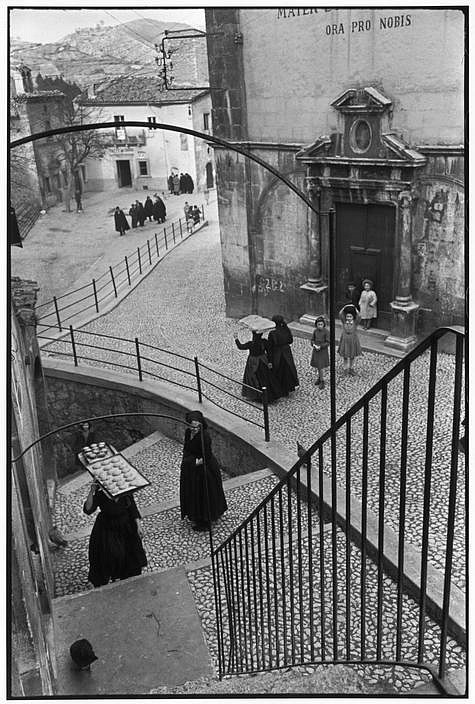 Henri CARTIER-BRESSON, Aquila degli Abruzzi, Italy
1952