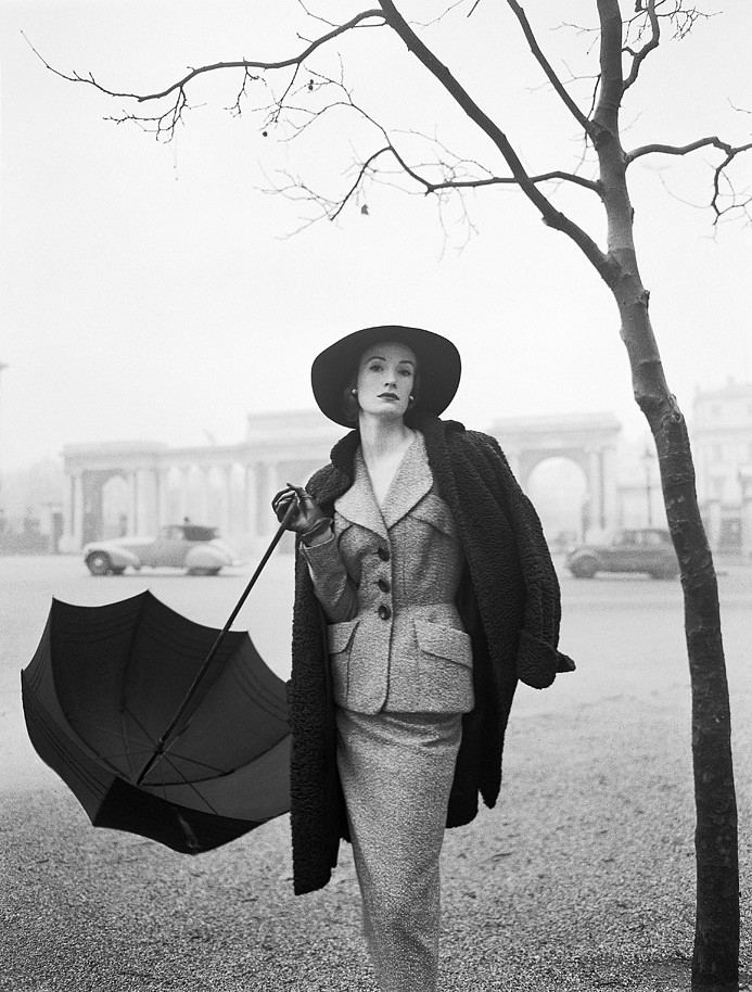 Norman PARKINSON, Hyde Park Corner, Wenda Parkinson in a Hardy Amies Suit near Rotten Row, Vogue
1951, Modern gelatin silver hand processed print on Ilford fiber-based paper