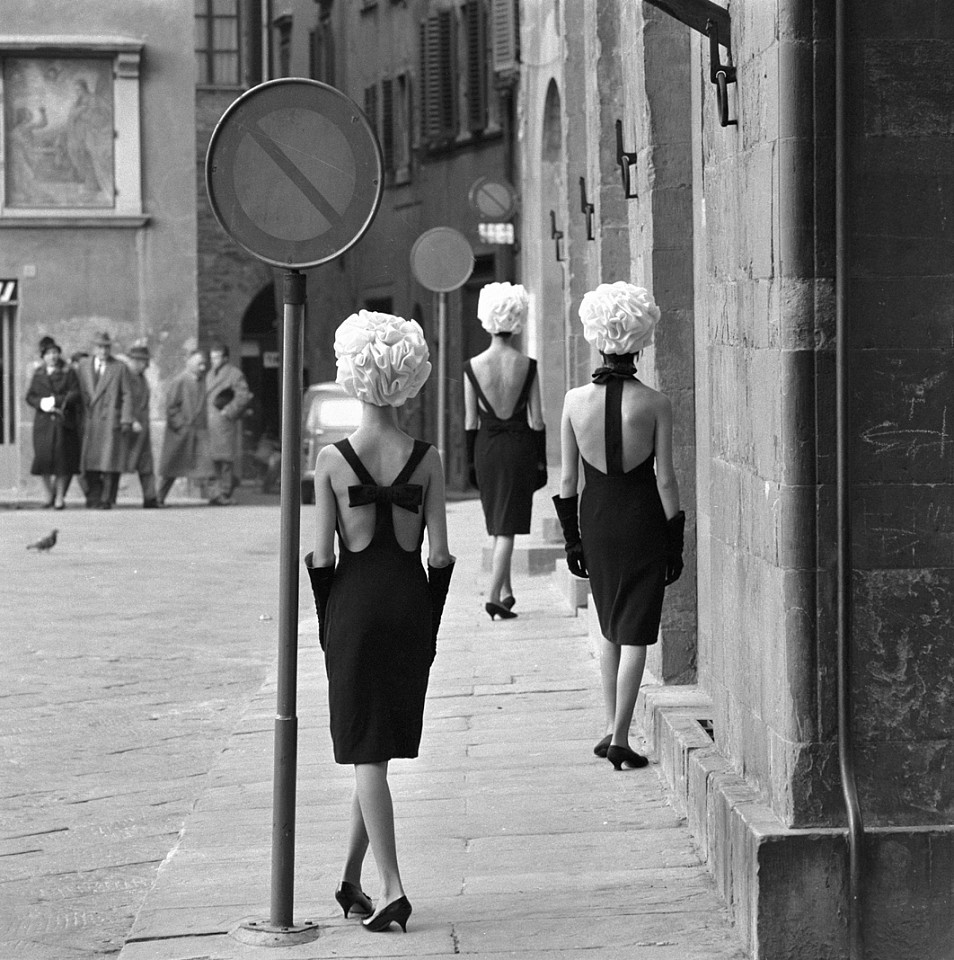 Norman PARKINSON, The Italian Collections, Three little black dresses, Florence, Queen
1961, Modern gelatin silver hand processed print on Ilford fiber-based paper