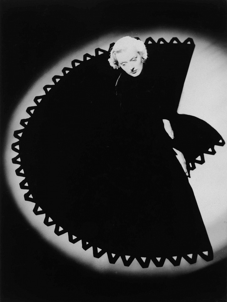 Norman PARKINSON, Fan Dress, Harper's Bazaar
1938, Modern gelatin silver hand processed print on Ilford fiber-based paper