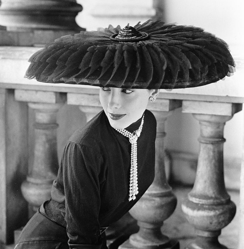 Norman PARKINSON, Le Groux Soeurs Hat, Vogue
1952, Modern gelatin silver hand processed print on Ilford fiber-based paper