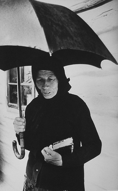 Markéta LUSKACOVA, Ula Demova with an Umbrella and Prayer Book, Sumiac.
1968, Silver Bromide Print