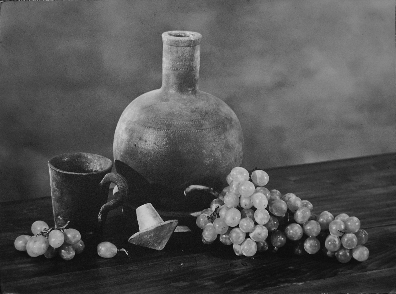 Gaspar GASPARIAN, Uvas e Cerâmica (Grapes and Ceramic)
1944