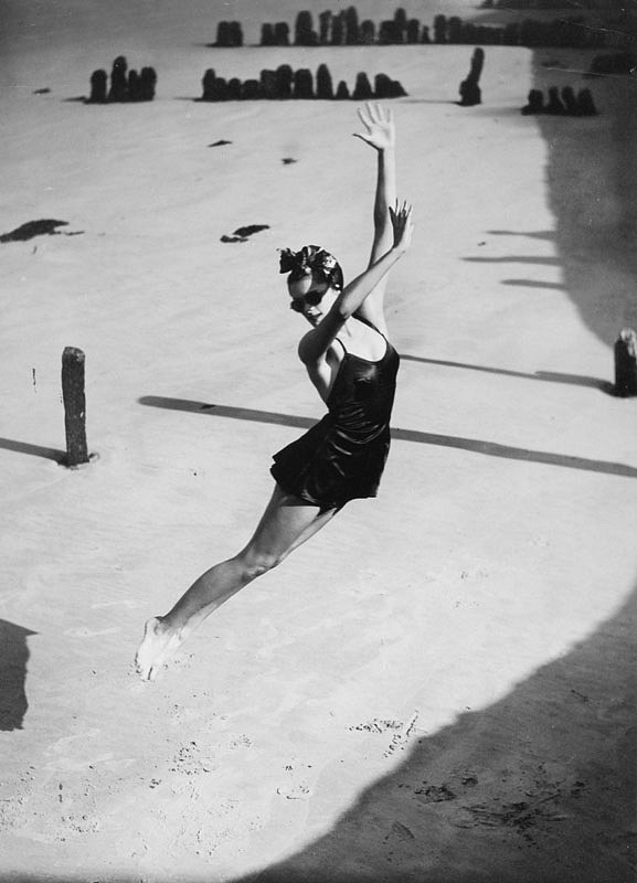 Norman PARKINSON, 'Jump' Pamela Minchin photographed on the Isle of Wight wearing a Fortnum & Mason bathing suit, Harper's Bazaar
1939, Gelatin Silver Print on Agfa Paper