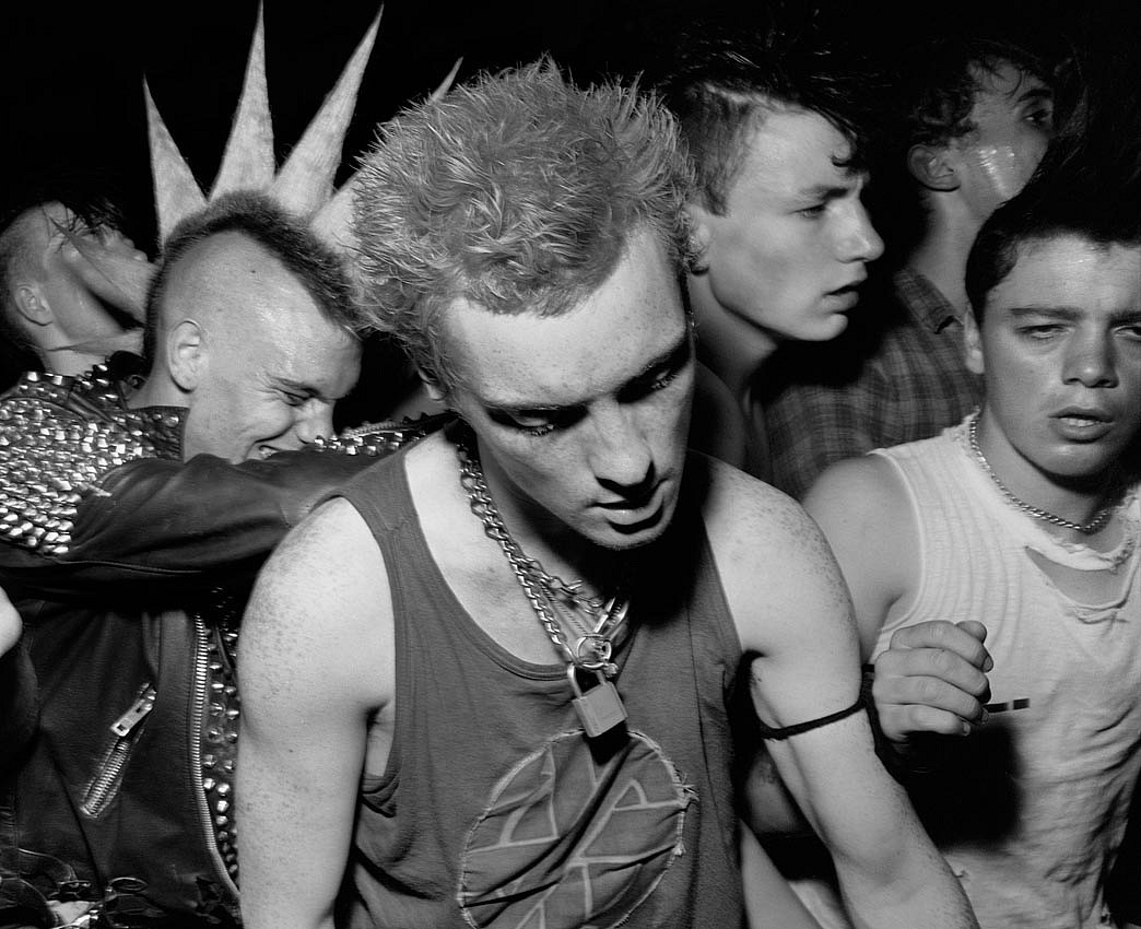 Chris KILLIP, Punks Dancing, Gateshead
1985