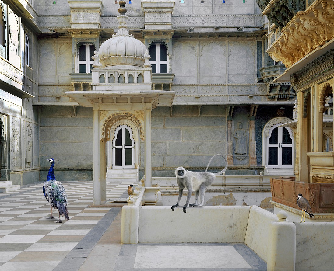 Karen KNORR, The Courtyard Conference, Dungarpur Palace, from 'India Song' series
2010, Pigment print on Hannemuhle Fine Art paper