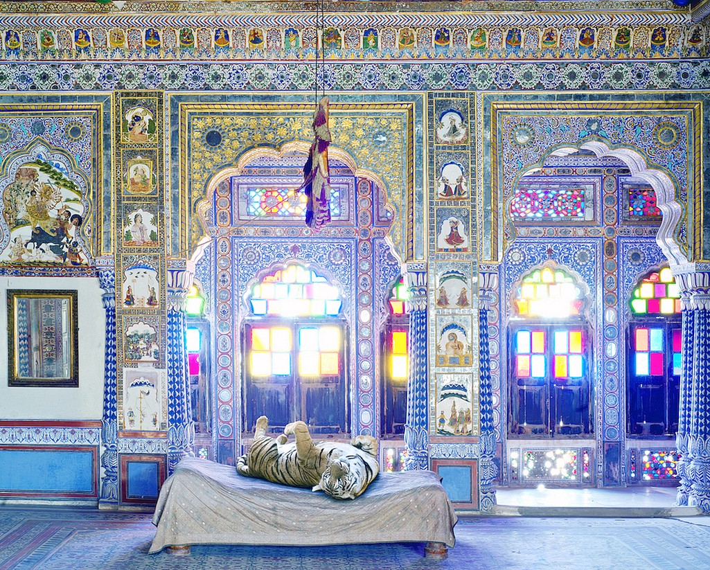 Karen KNORR, The Joy of Ahimsa, Takhat Vilas, Jodhpur, from 'India Sng' series
2011, Pigment ink and acrylic on linen