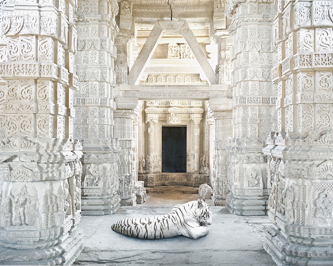 Karen KNORR, Becoming Arihanta, Sahastrabahu Temple, Gwalior, from 'India Song' series
2012, Pigment print on Hannemuhle Fine Art paper