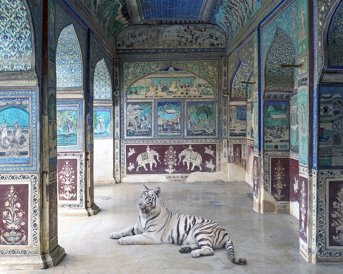 Karen KNORR, Krishna's Rasa Leela, Chitrasala, Bundi, from 'India Song' series
2017, Pigment print on Hannemuhle Fine Art paper