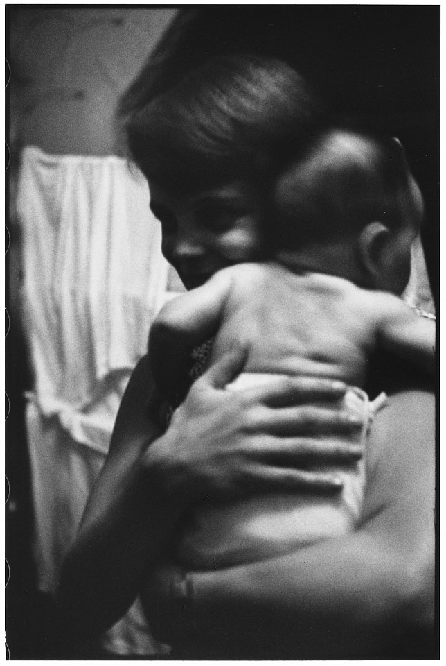 Elliott ERWITT, Lucienne VAN KAN with her daughter Ellen, New York City
1953