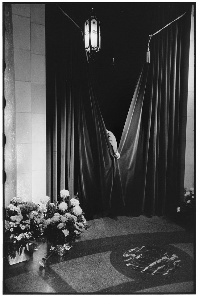 Elliott ERWITT, Funeral services of Bobby GREENLEASE at St. Agnes Catholic Church,  Kanssas City, Missouri
1953