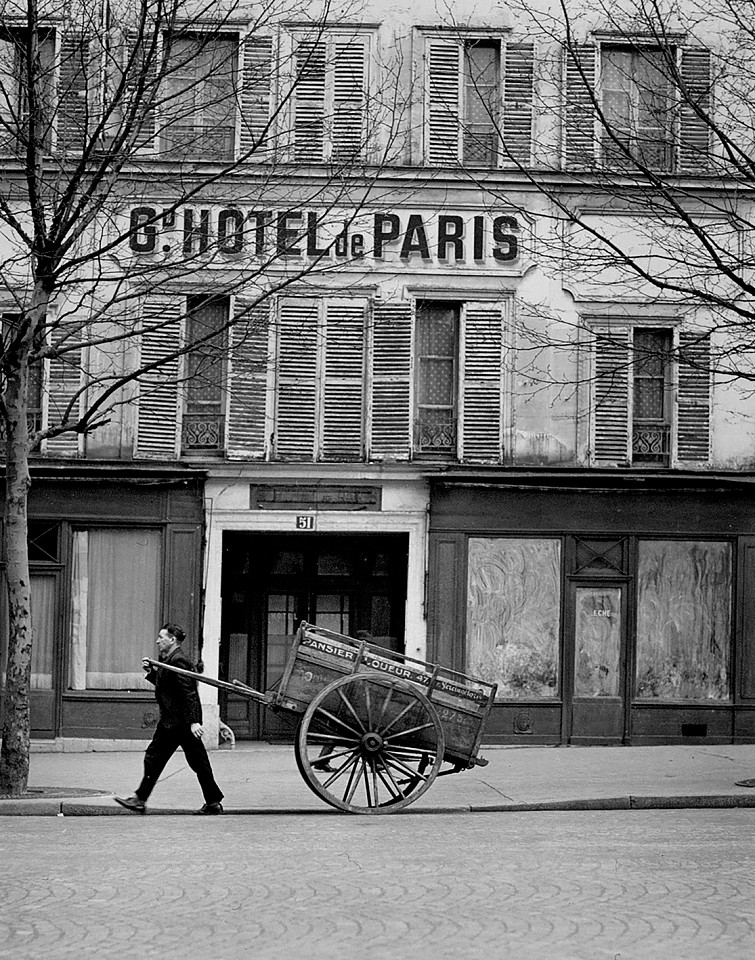 Todd Webb, Avenue du Maine, Paris
1949, Vintage gelatin silver print
